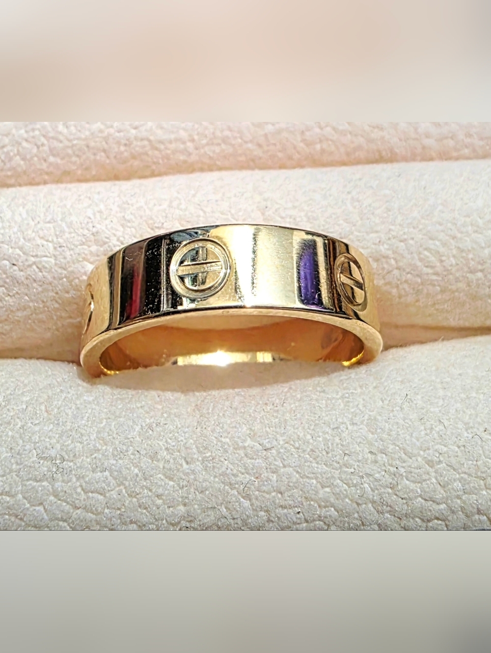 💛18k Gold Love Band Ring with Screw Motif
